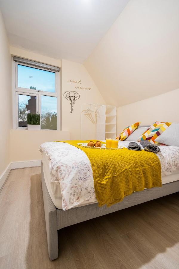 Deluxe 2-Bedroom Flat With Free Parking Бирмингем Экстерьер фото