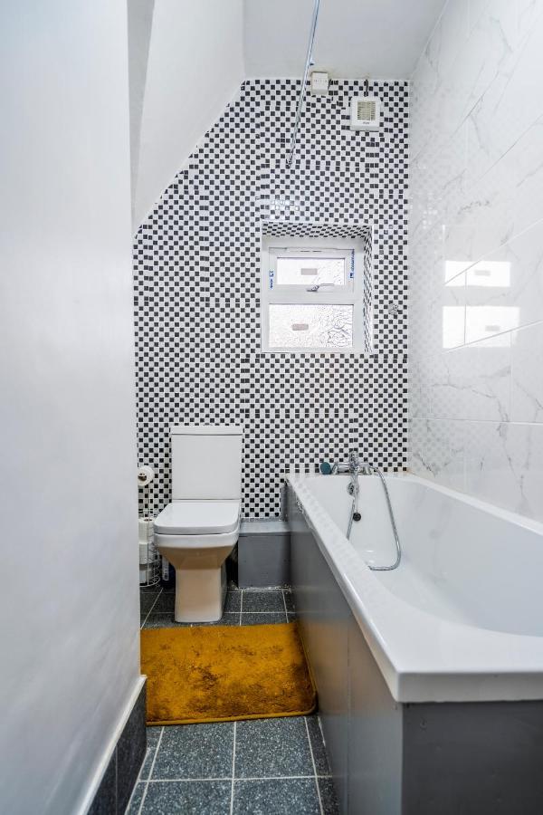 Deluxe 2-Bedroom Flat With Free Parking Бирмингем Экстерьер фото
